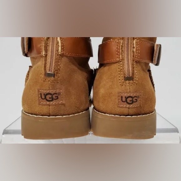 Authentic UGG Winter Boots EUC in box 2 ways to wear - Picture 4 of 8